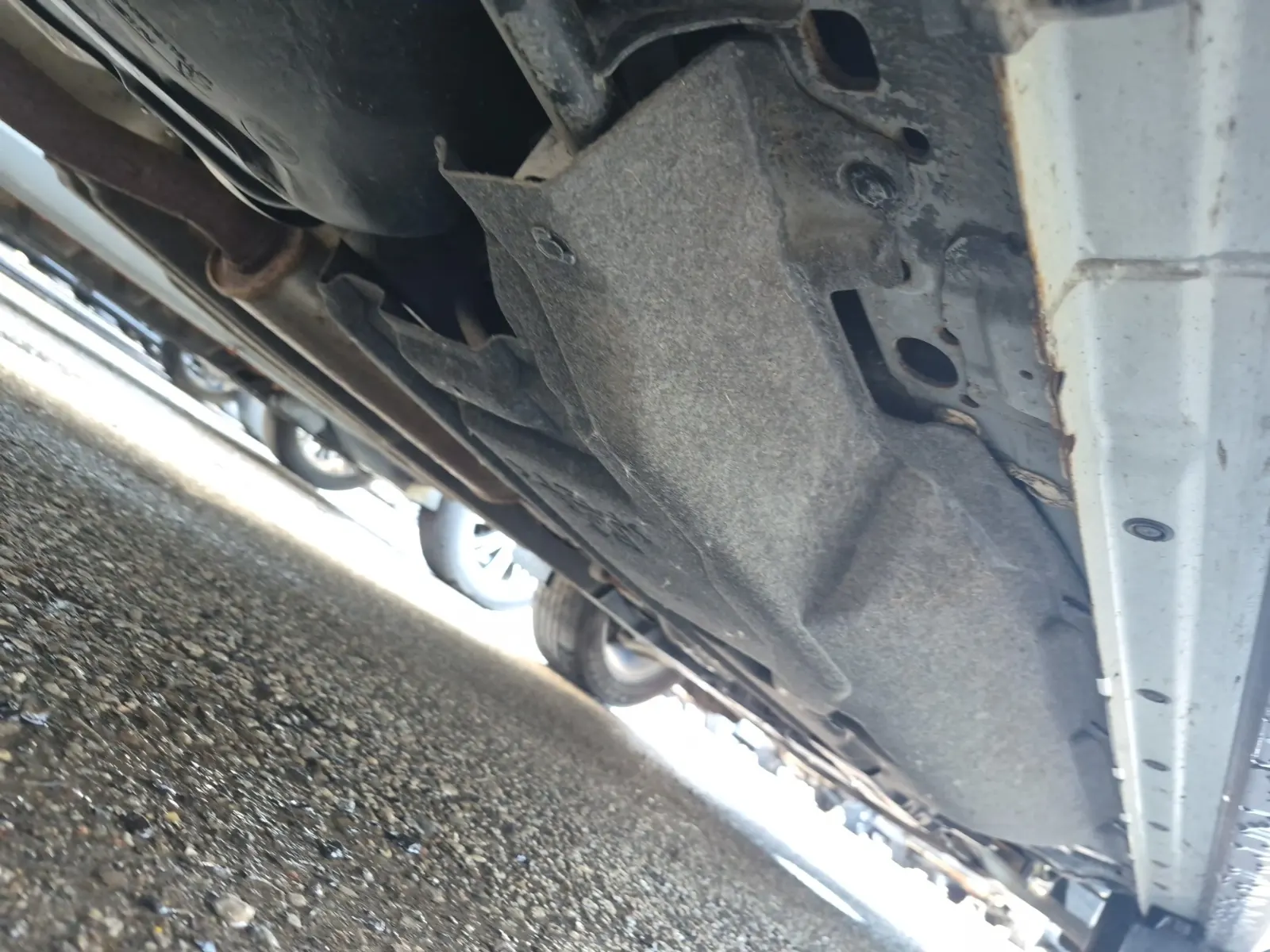 Undercarriage - Passenger Photo