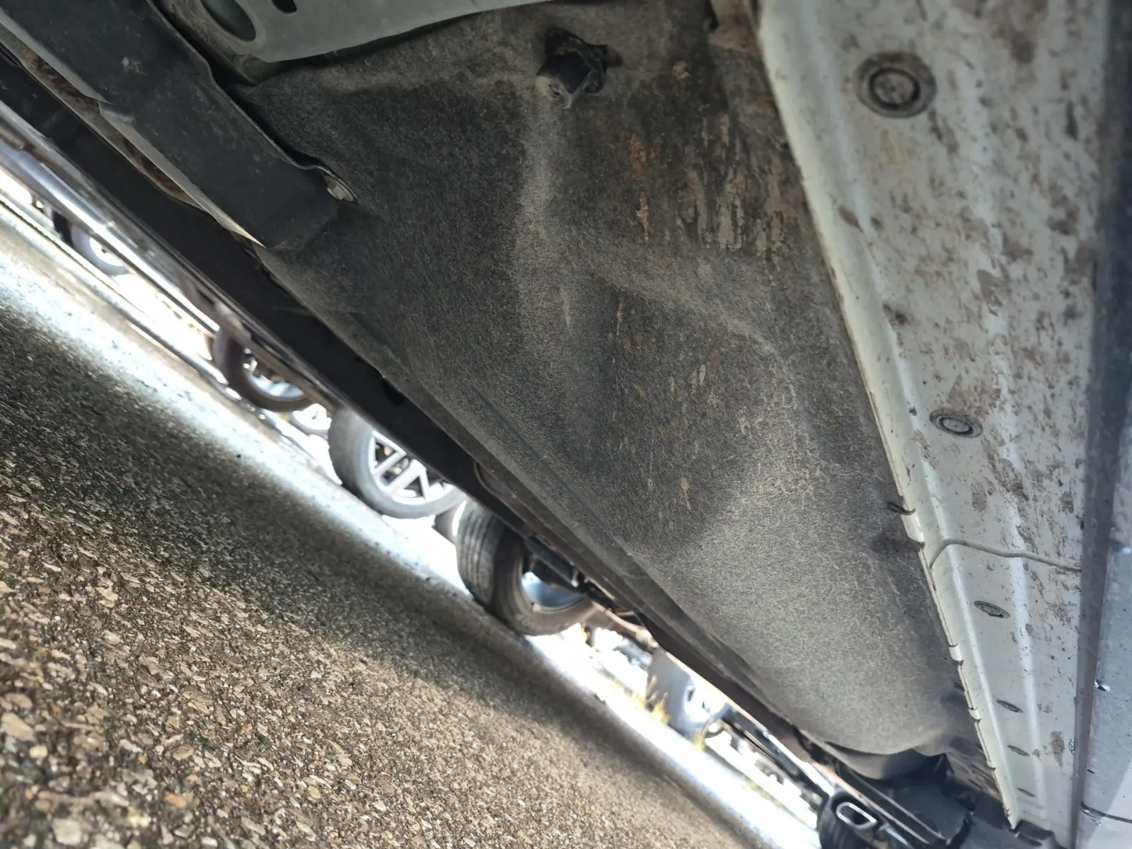 Undercarriage - Driver Photo