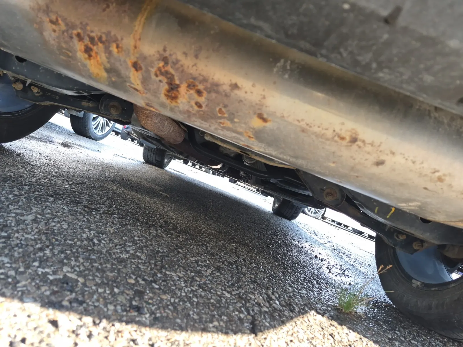 Undercarriage - Rear Photo