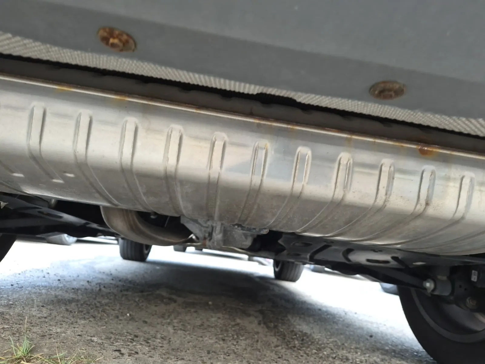 Undercarriage - Rear Photo
