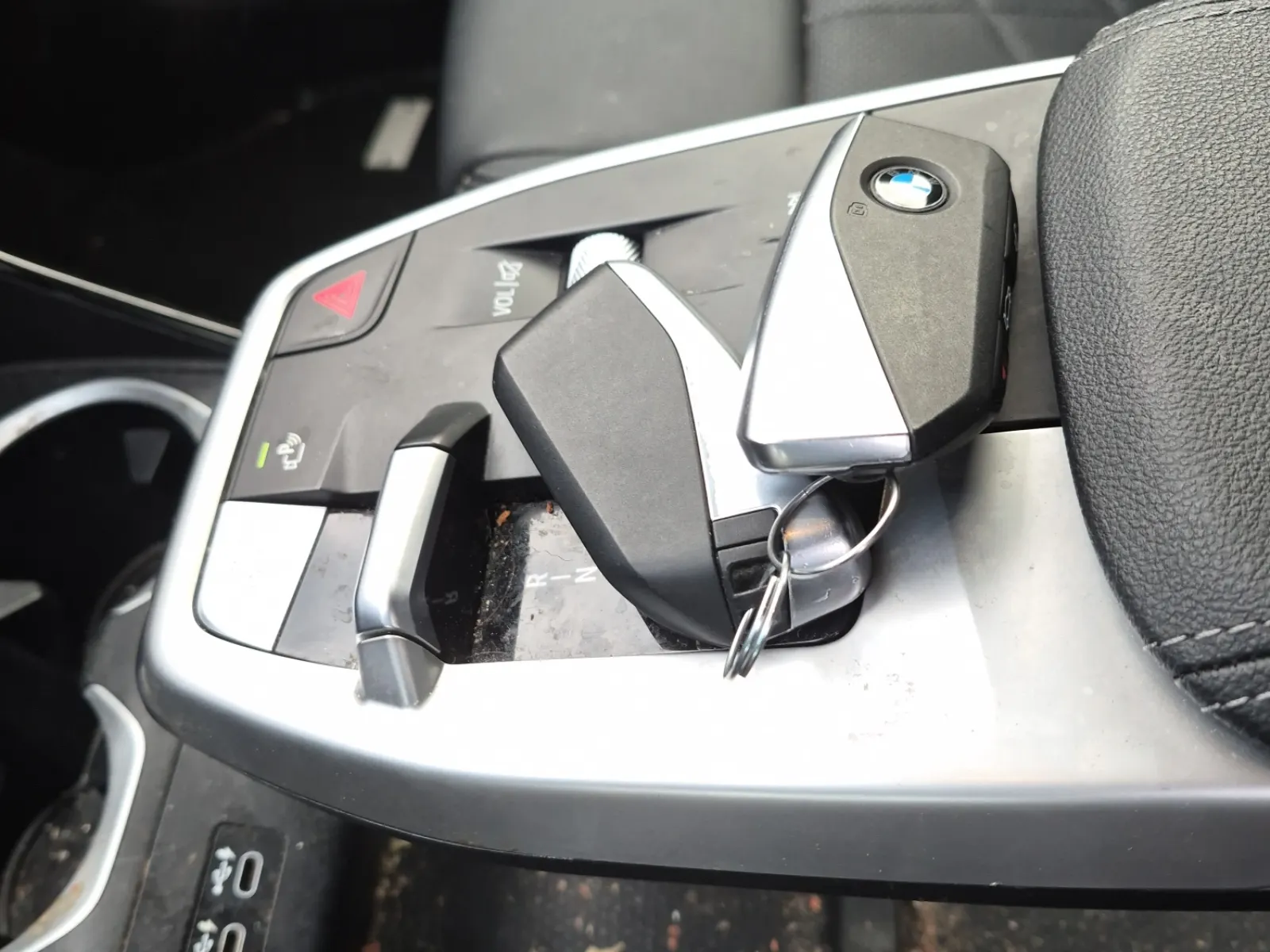 Keys/Fobs/Manual Photo