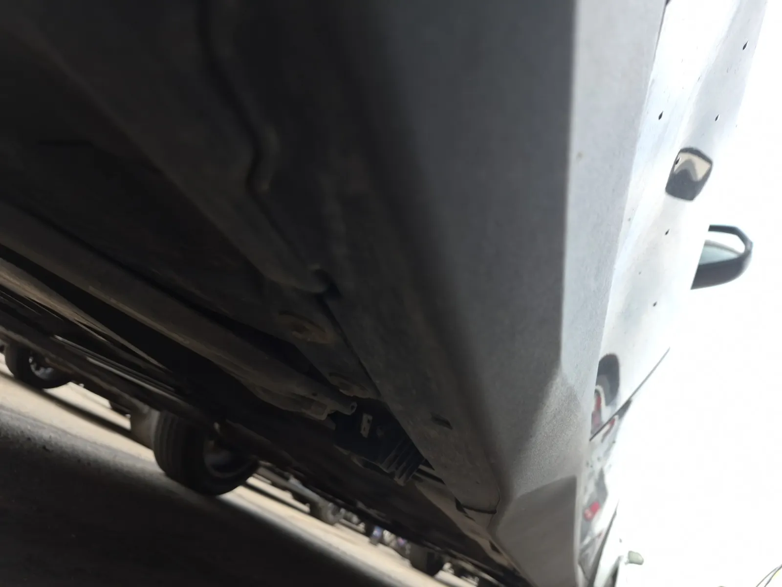 Undercarriage - Passenger Photo