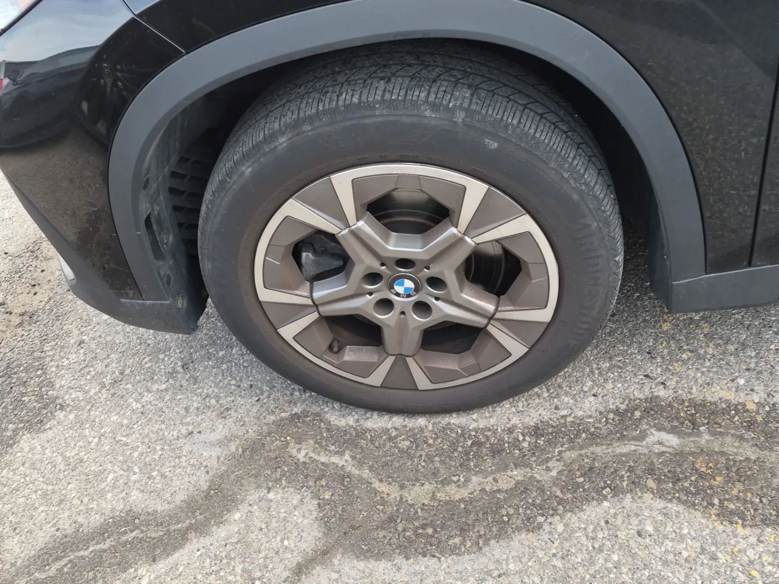 Front driver wheel/tire photo