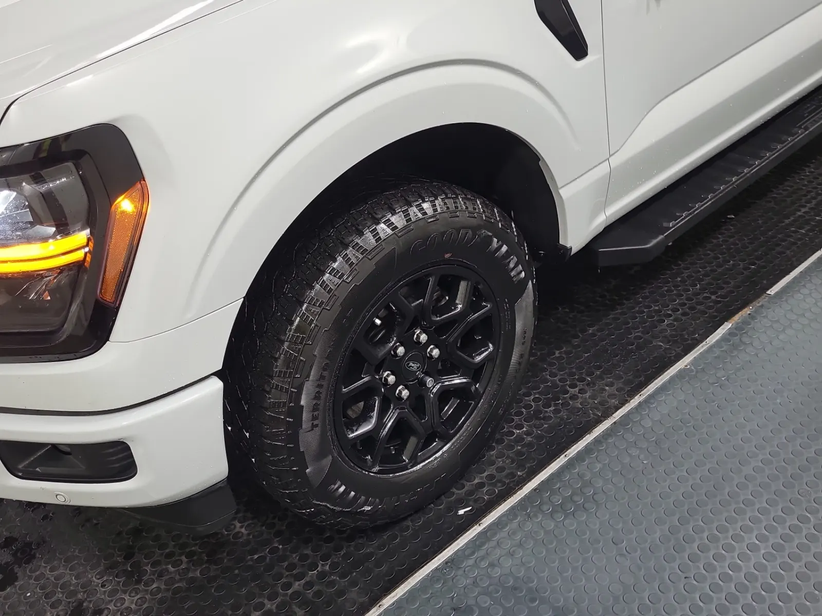 Front driver wheel/tire photo