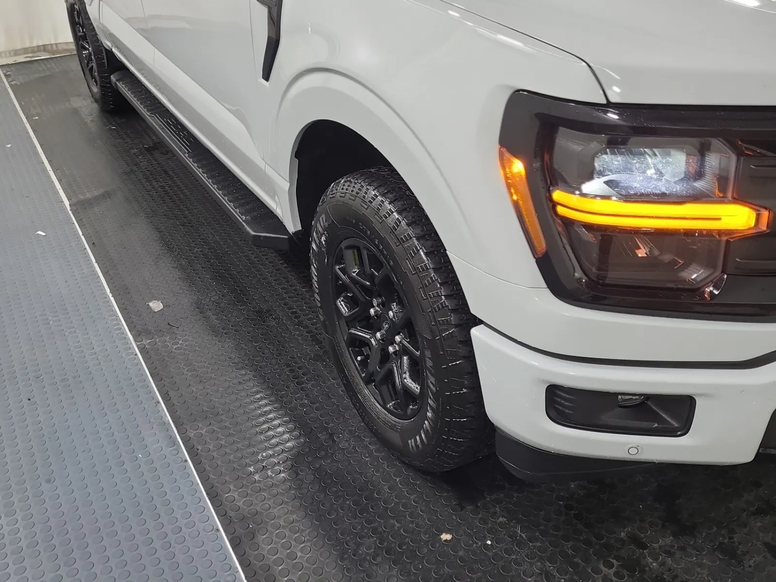 Right Front Wheel/Tire Photo