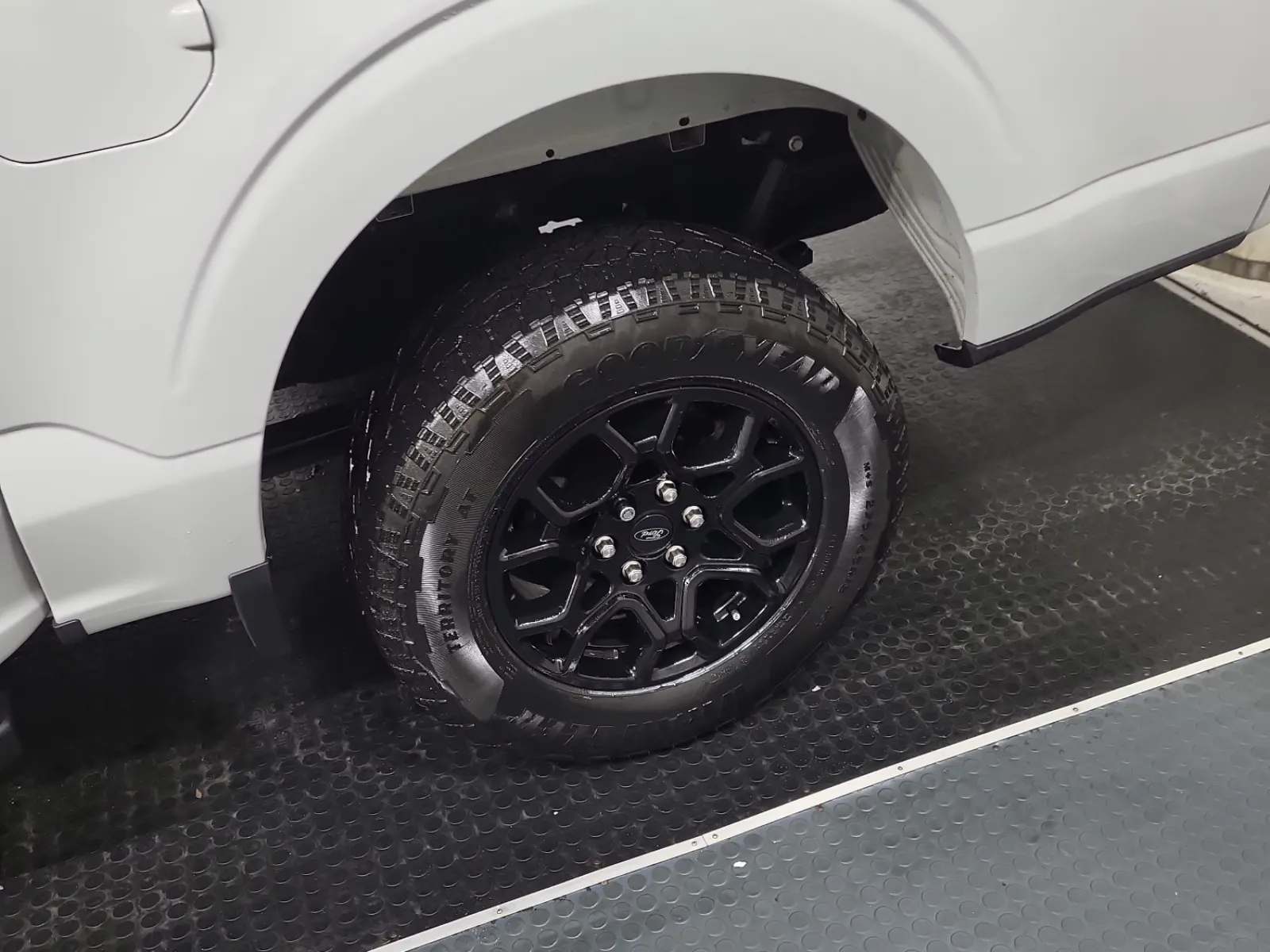 Left Rear Wheel/Tire Photo