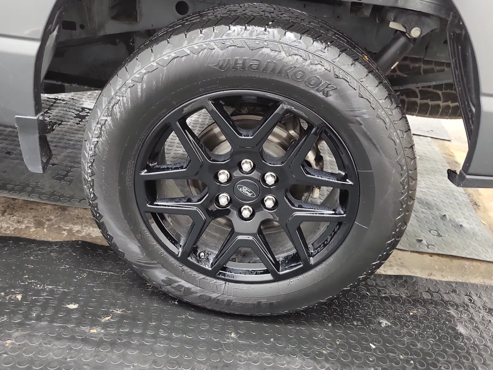 Left Rear Wheel/Tire Photo