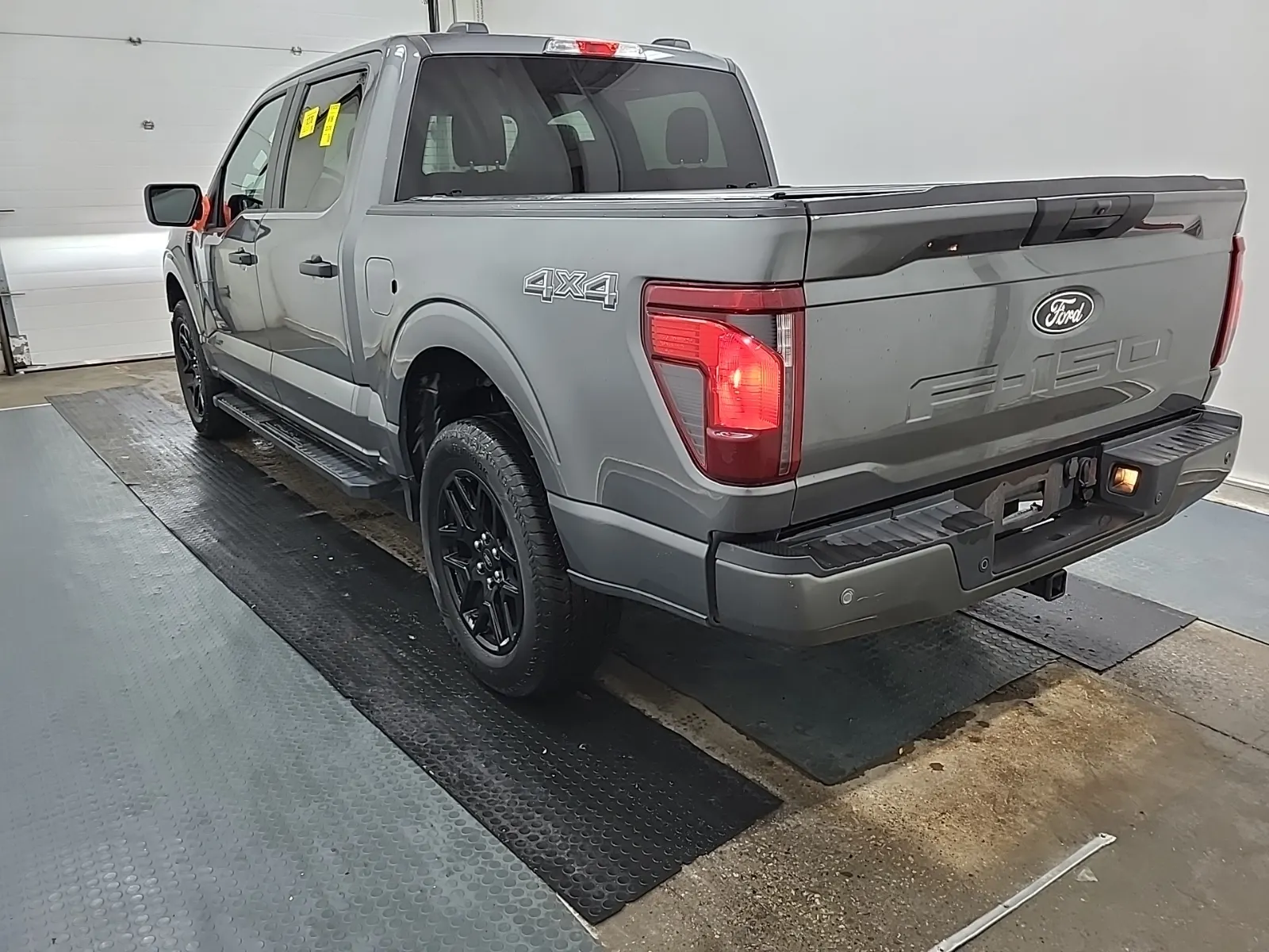 Driver Rear 3/4 Photo