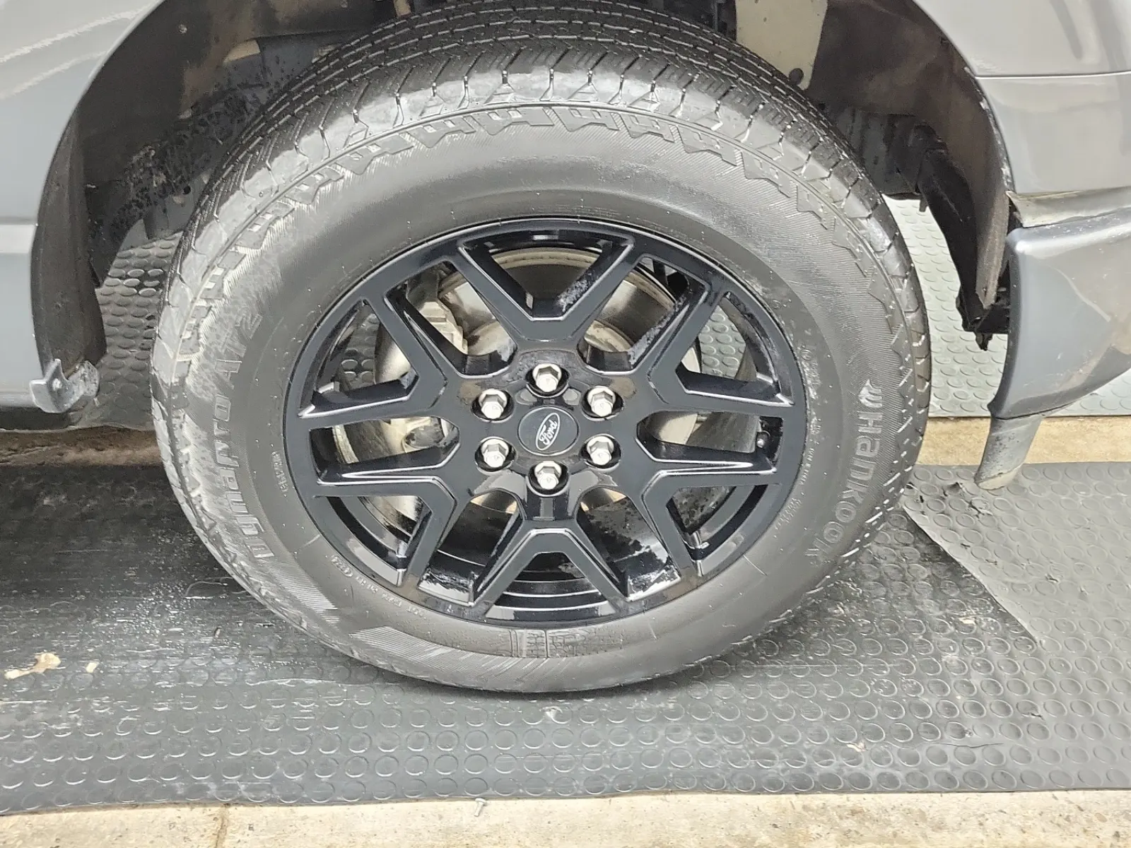 Right Front Wheel/Tire Photo