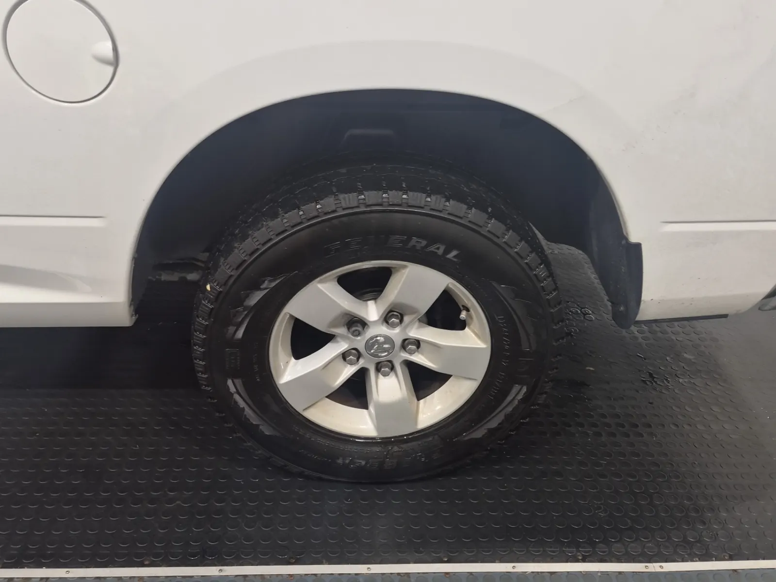 Left Rear Wheel/Tire Photo