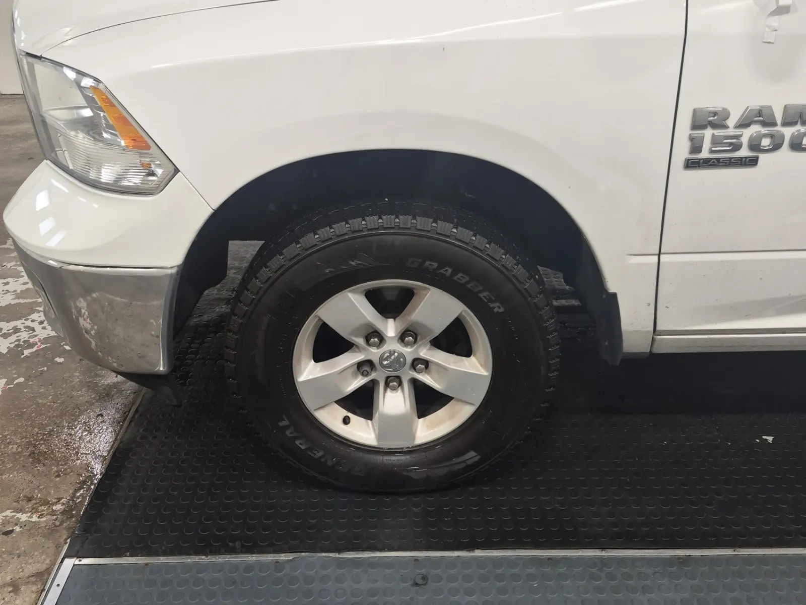 Front driver wheel/tire photo