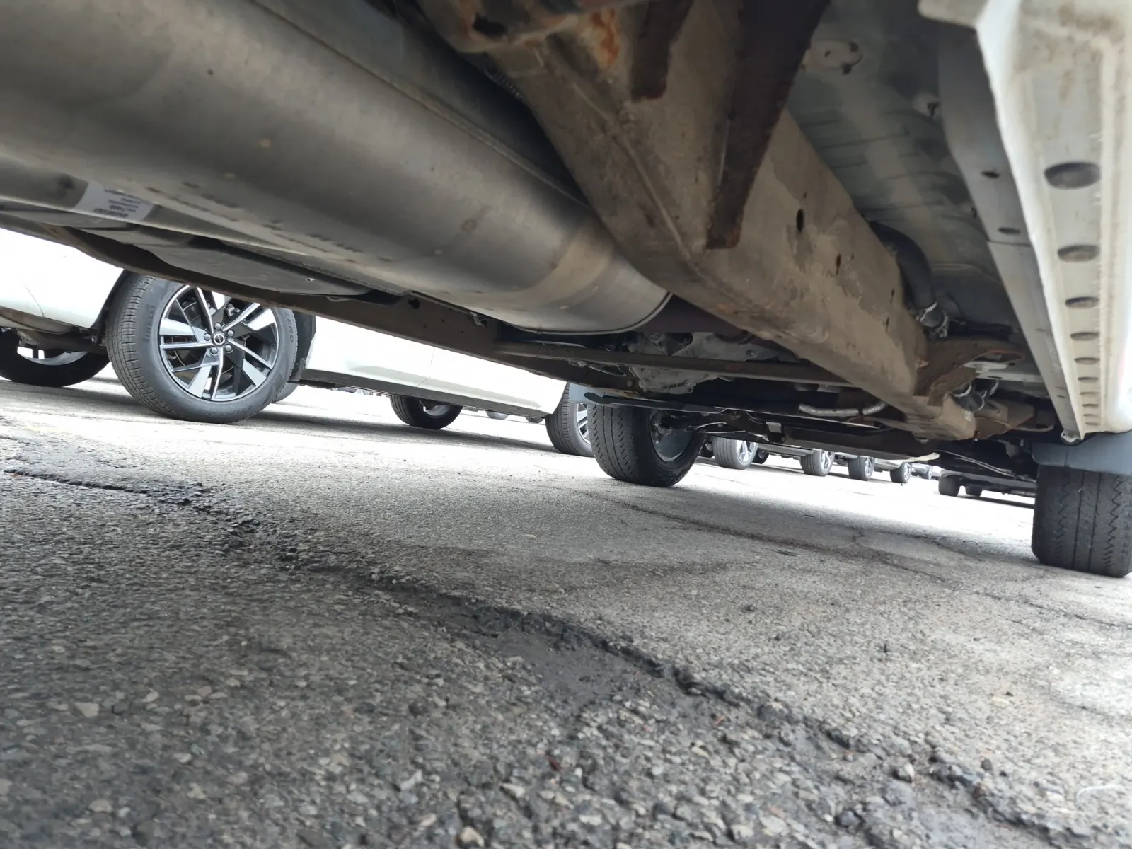 Undercarriage - Passenger Photo
