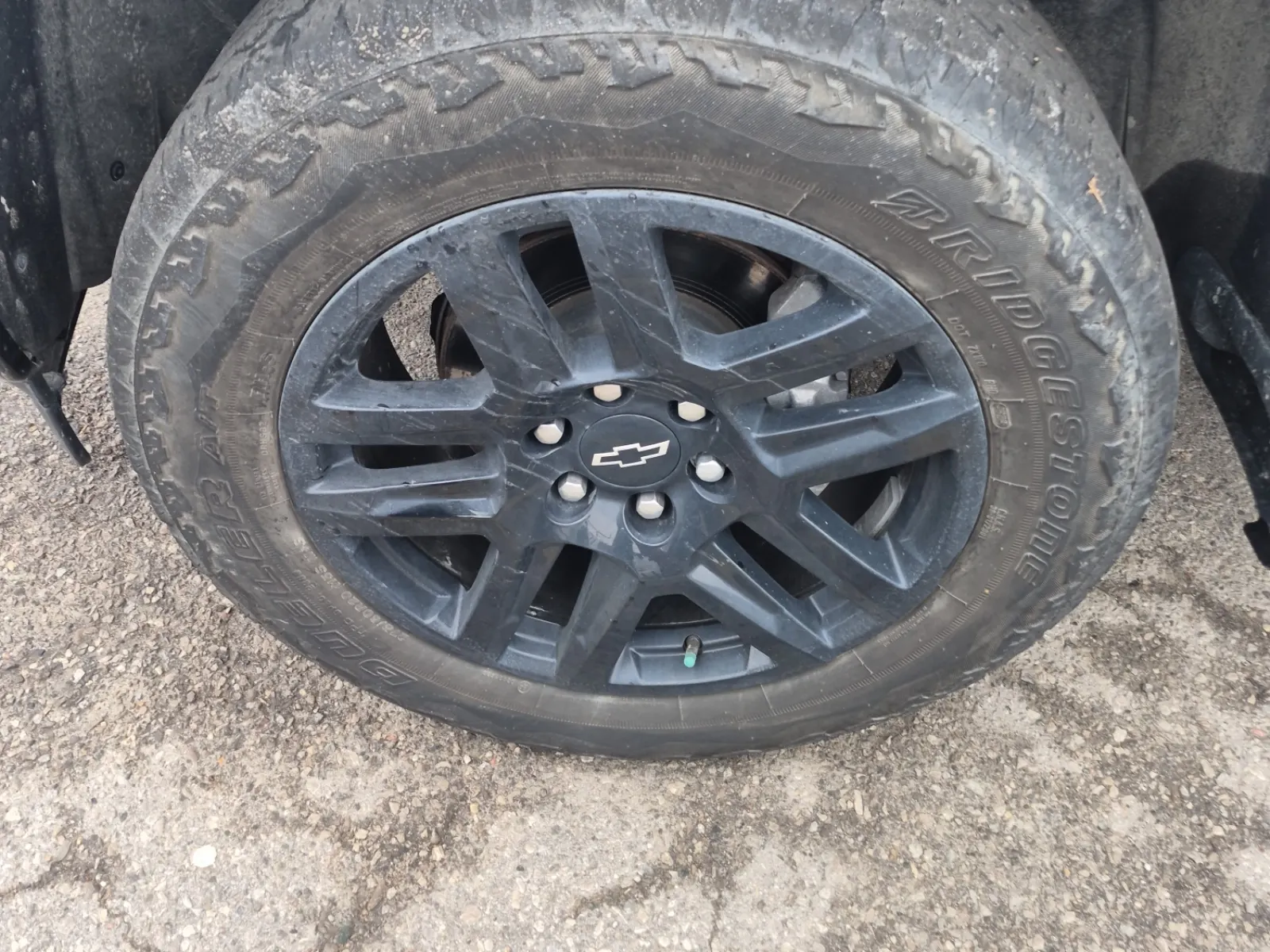 Front driver wheel/tire photo