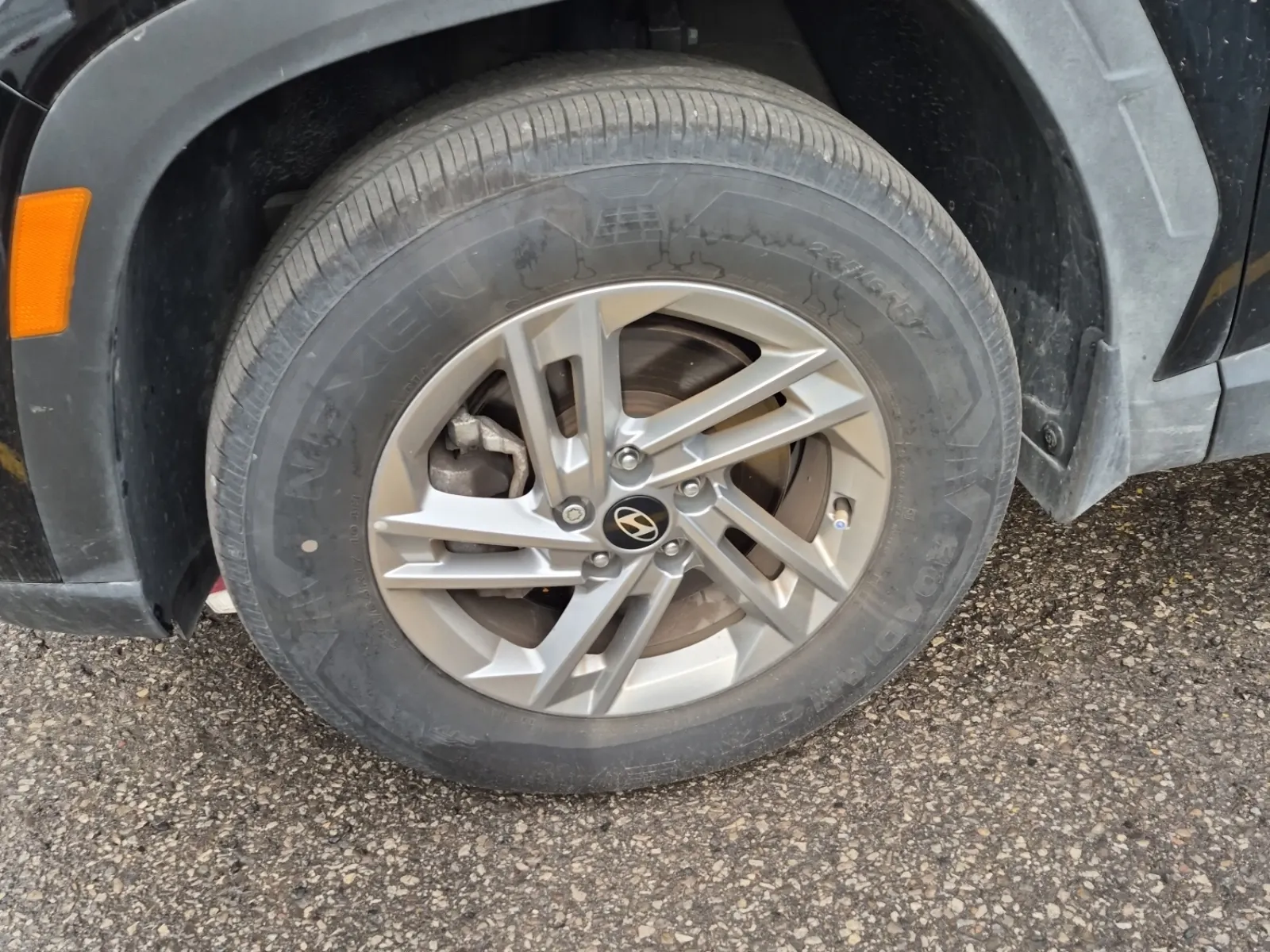 Front driver wheel/tire photo