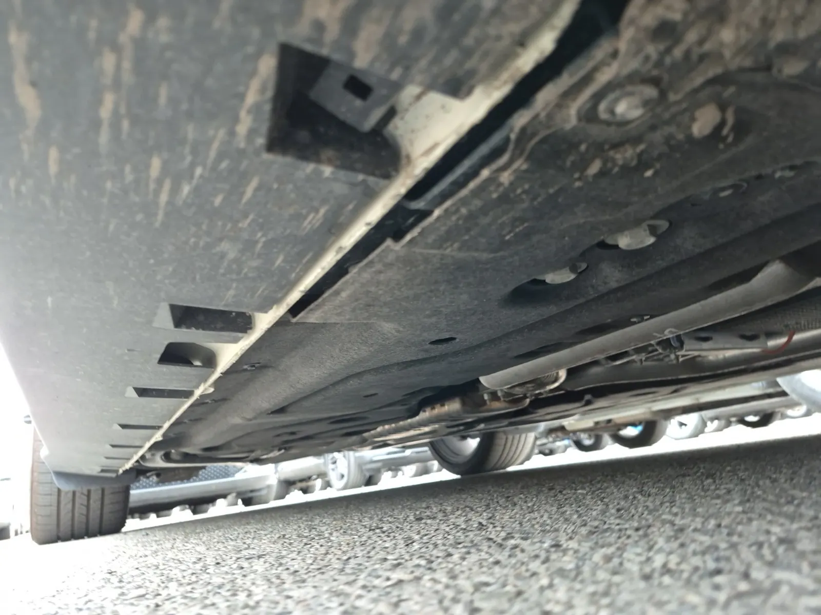 Undercarriage - Passenger Photo