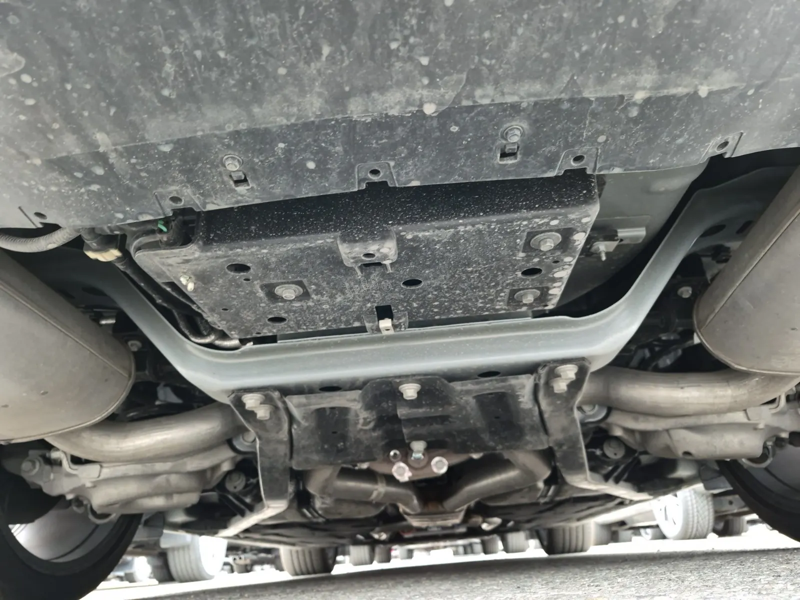 Undercarriage - Rear Photo