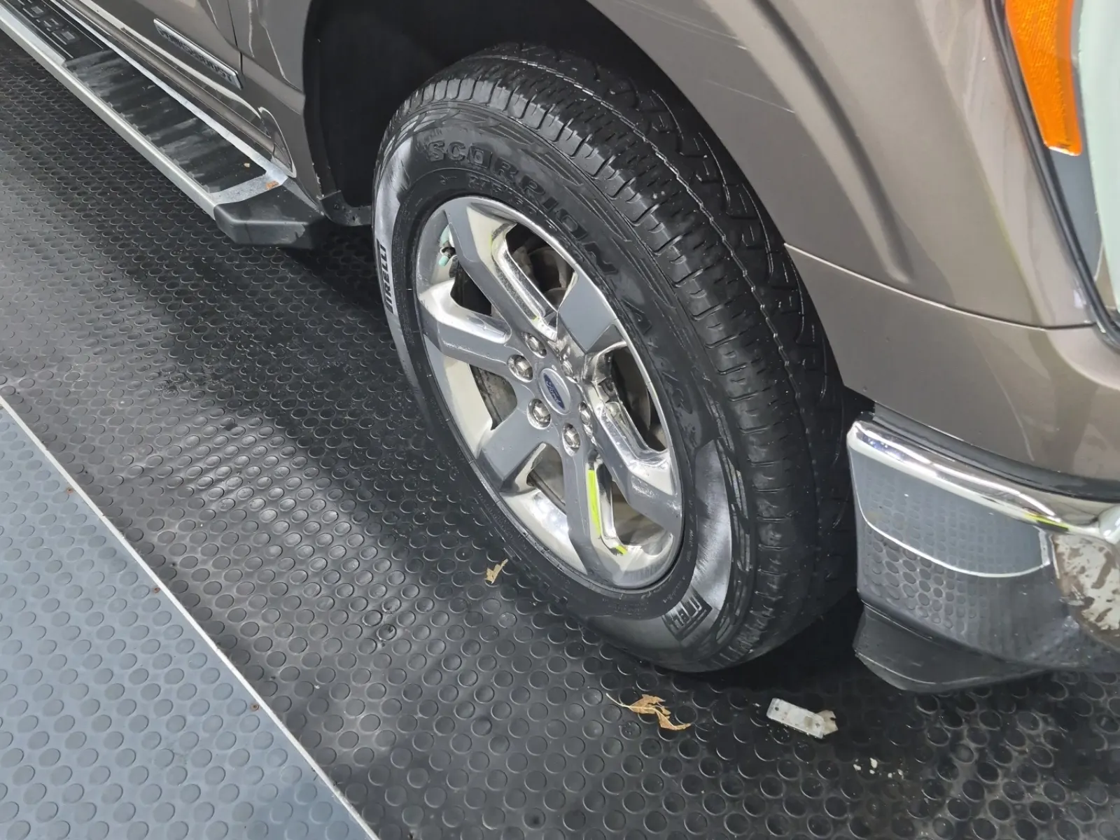Right Front Wheel/Tire Photo