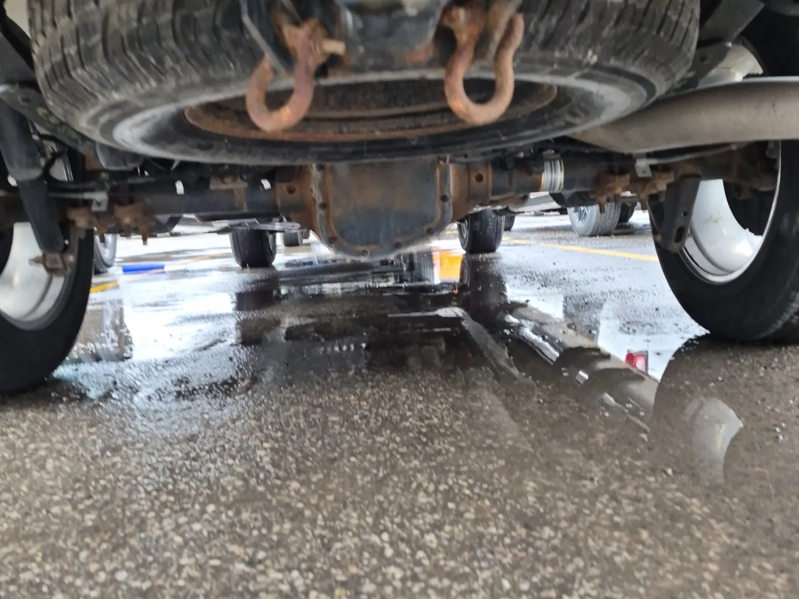 Undercarriage - Rear Photo