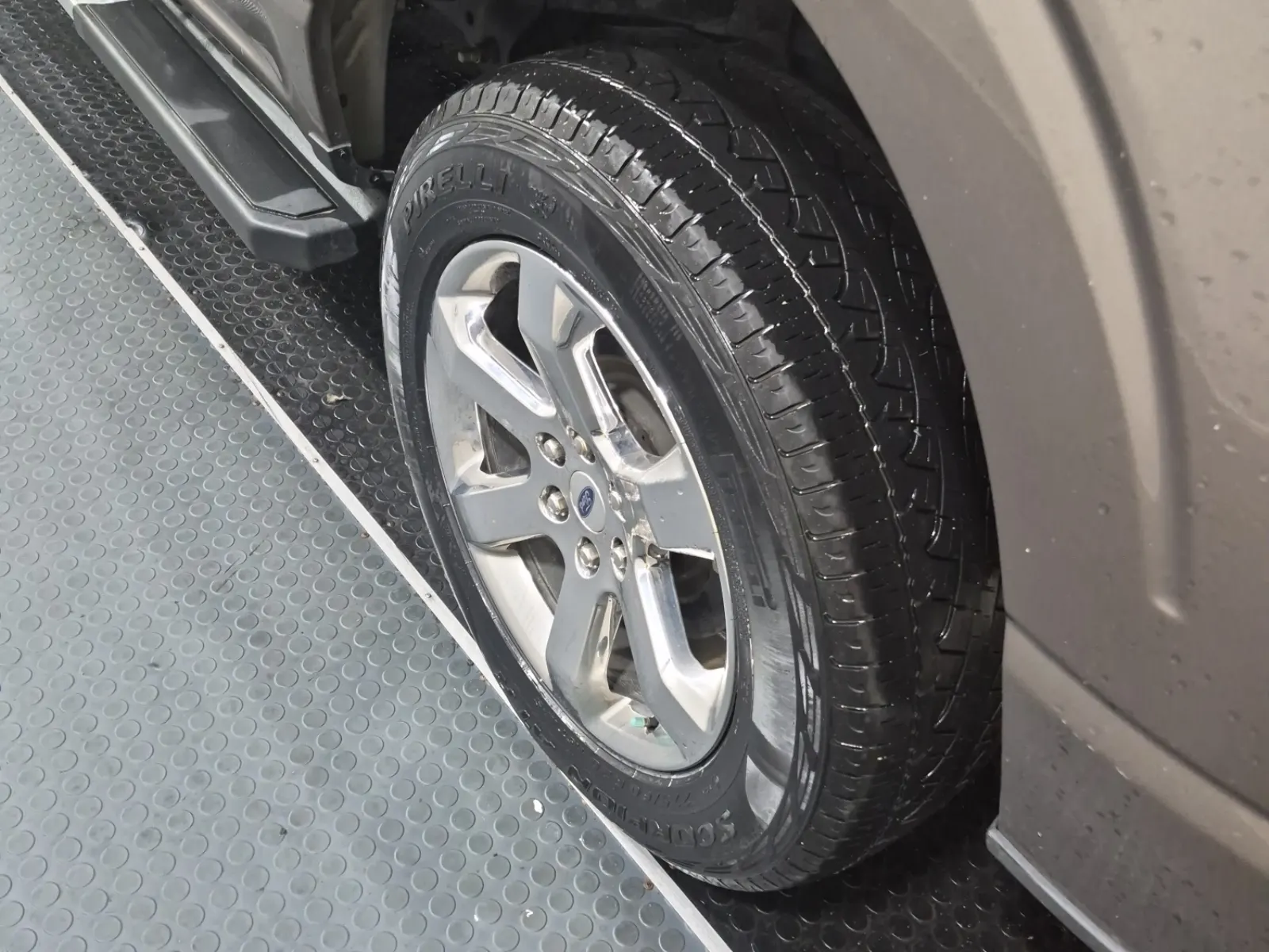 Left Rear Wheel/Tire Photo