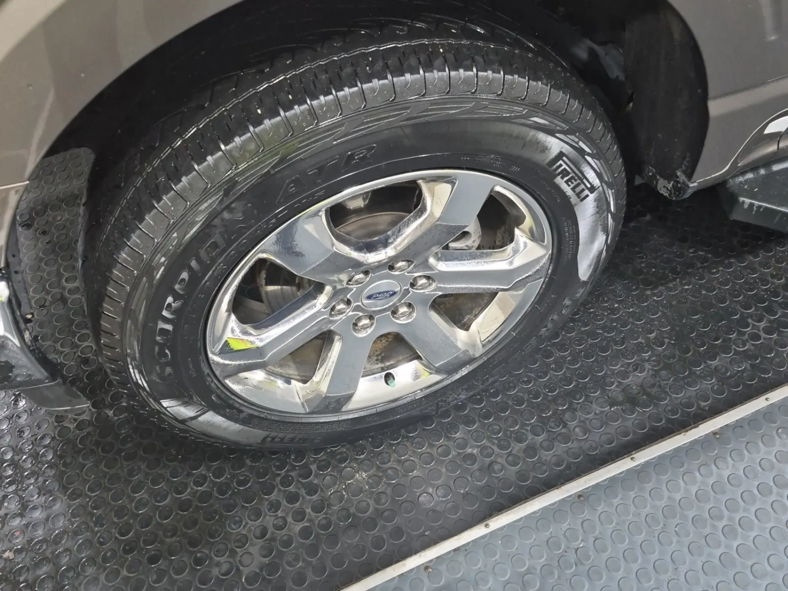 Front driver wheel/tire photo