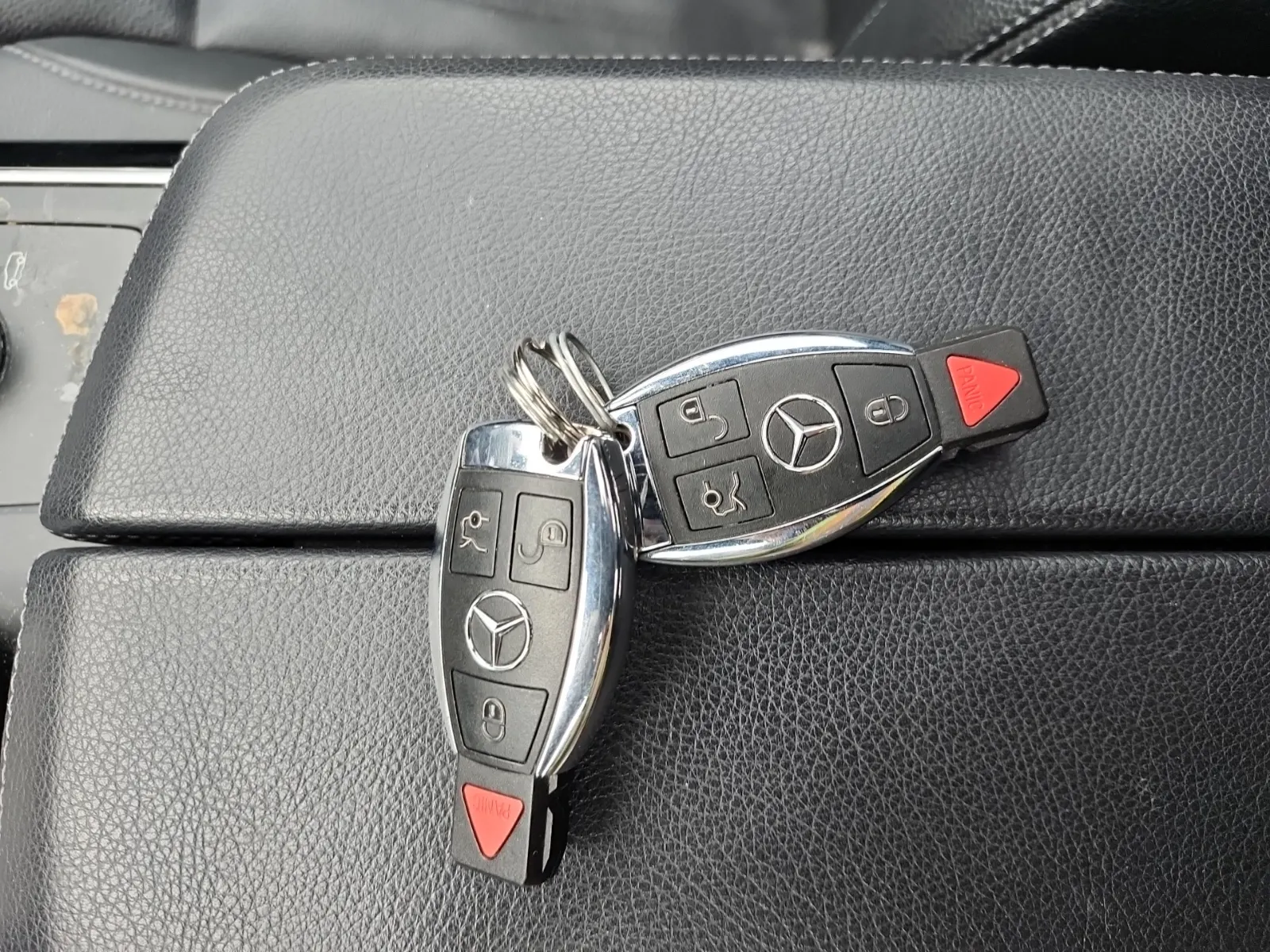 Keys/Fobs/Manual Photo