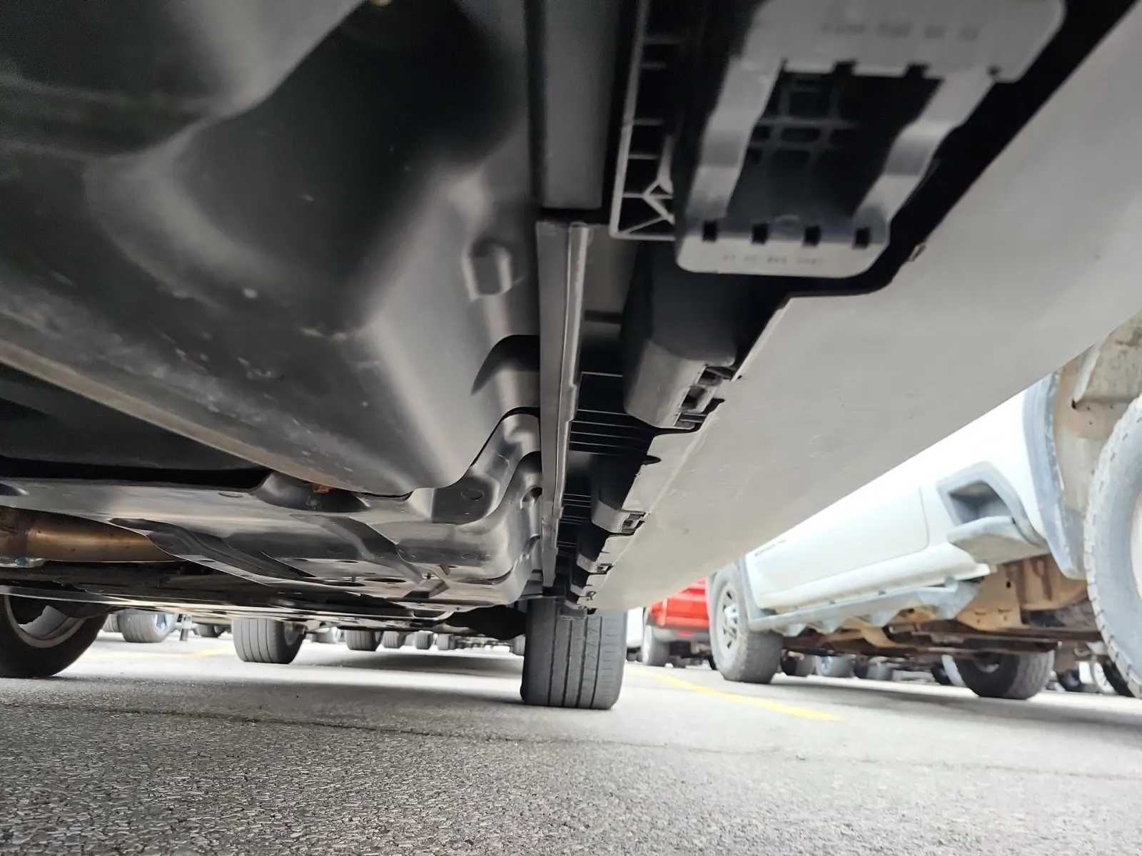 Undercarriage - Passenger Photo