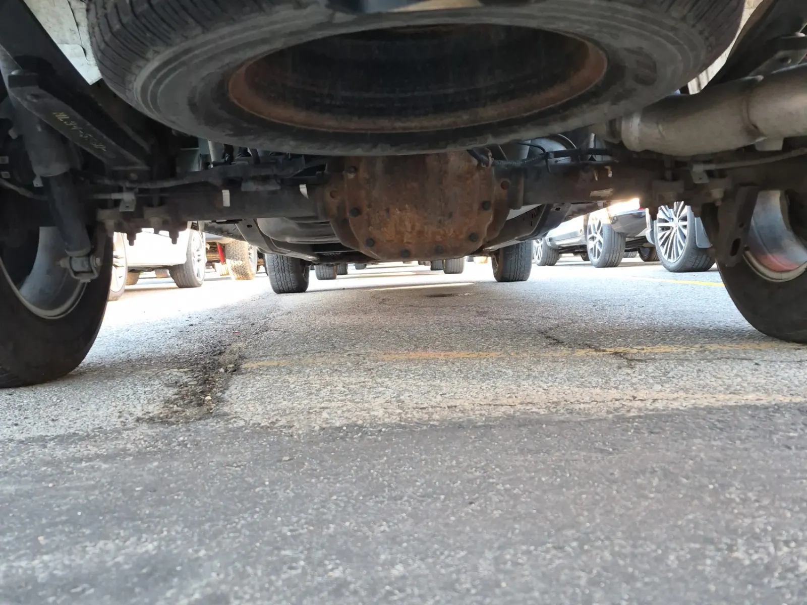 Undercarriage - Rear Photo