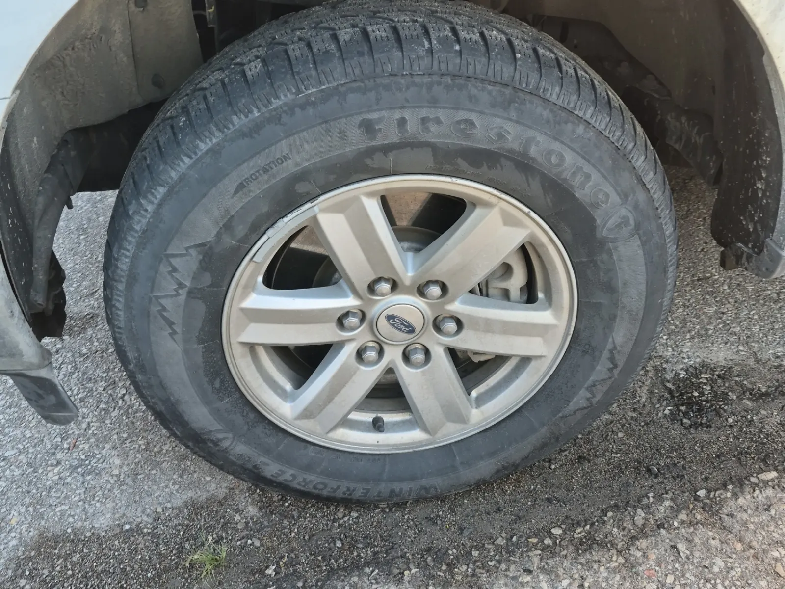 Front driver wheel/tire photo