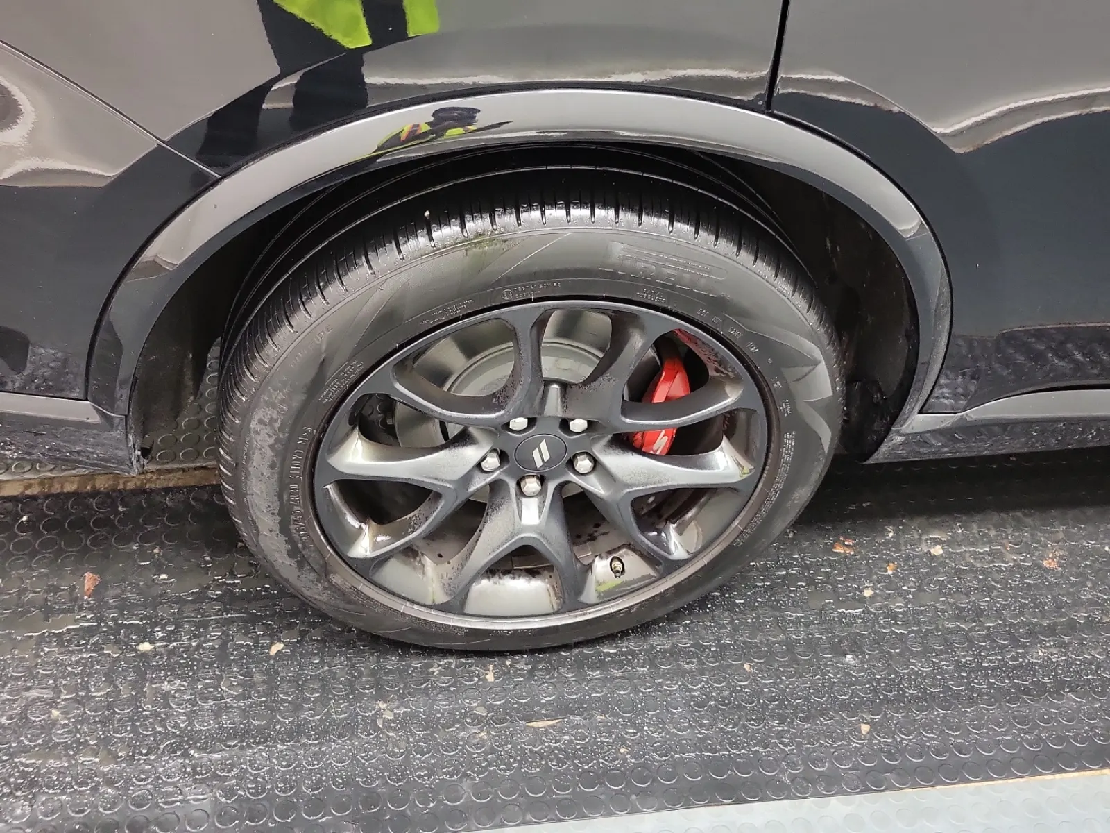 Right Rear Wheel/Tire Photo