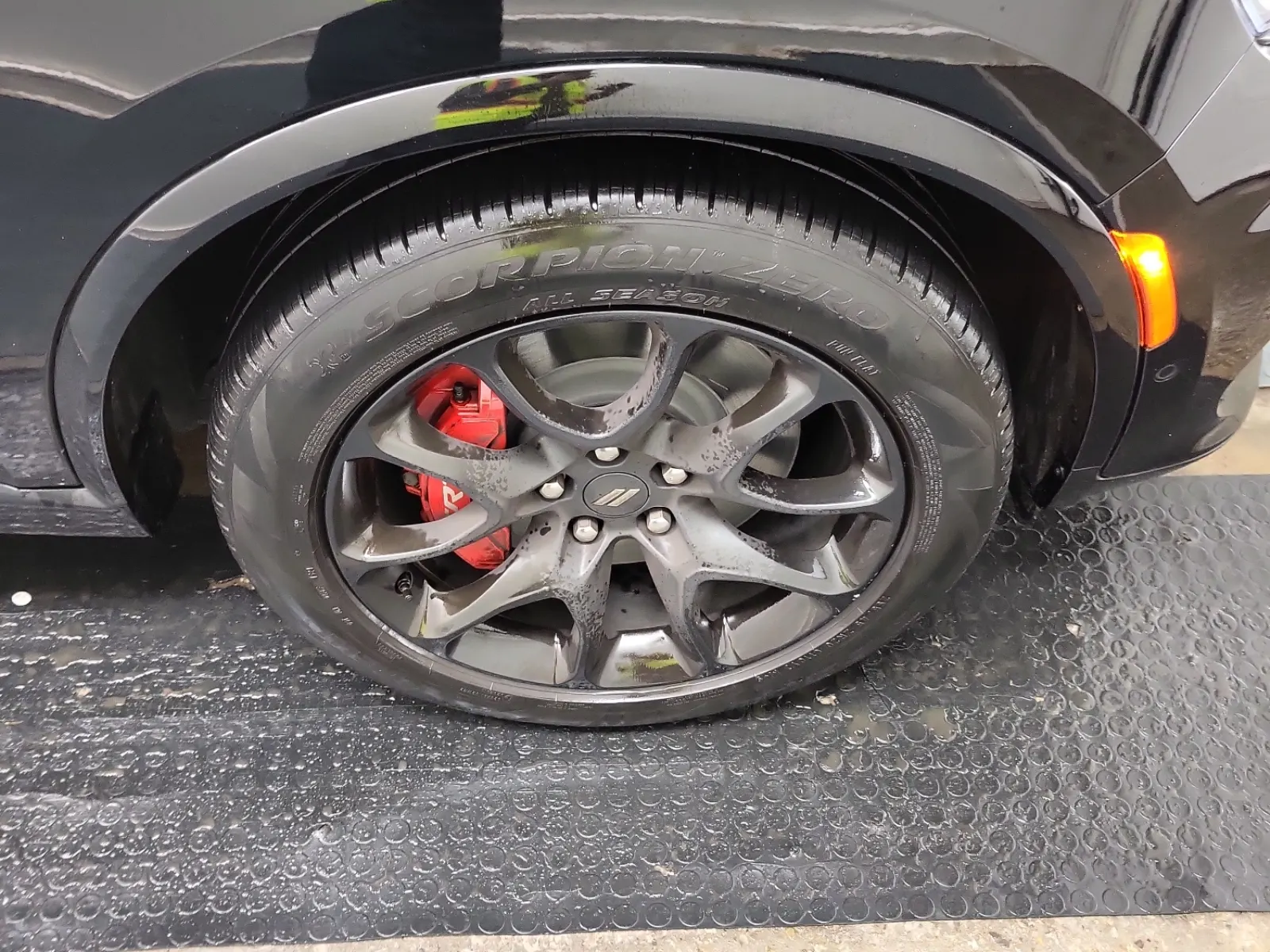 Right Front Wheel/Tire Photo