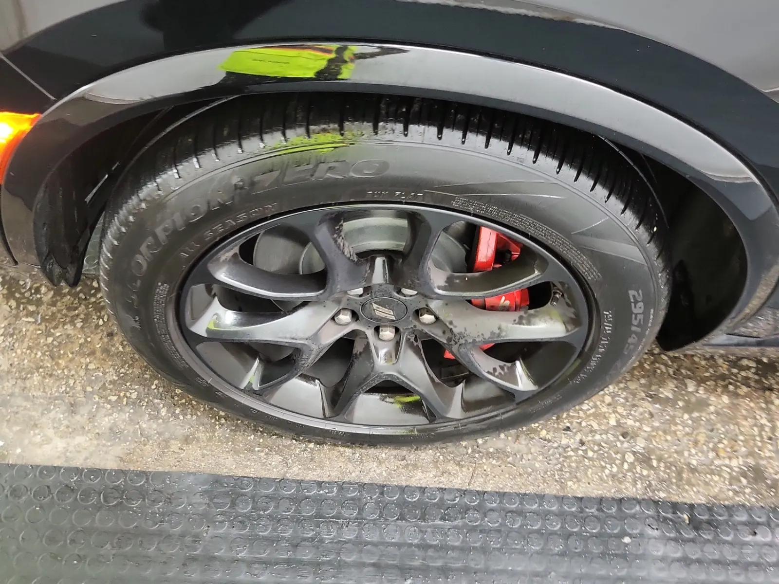 Front driver wheel/tire photo