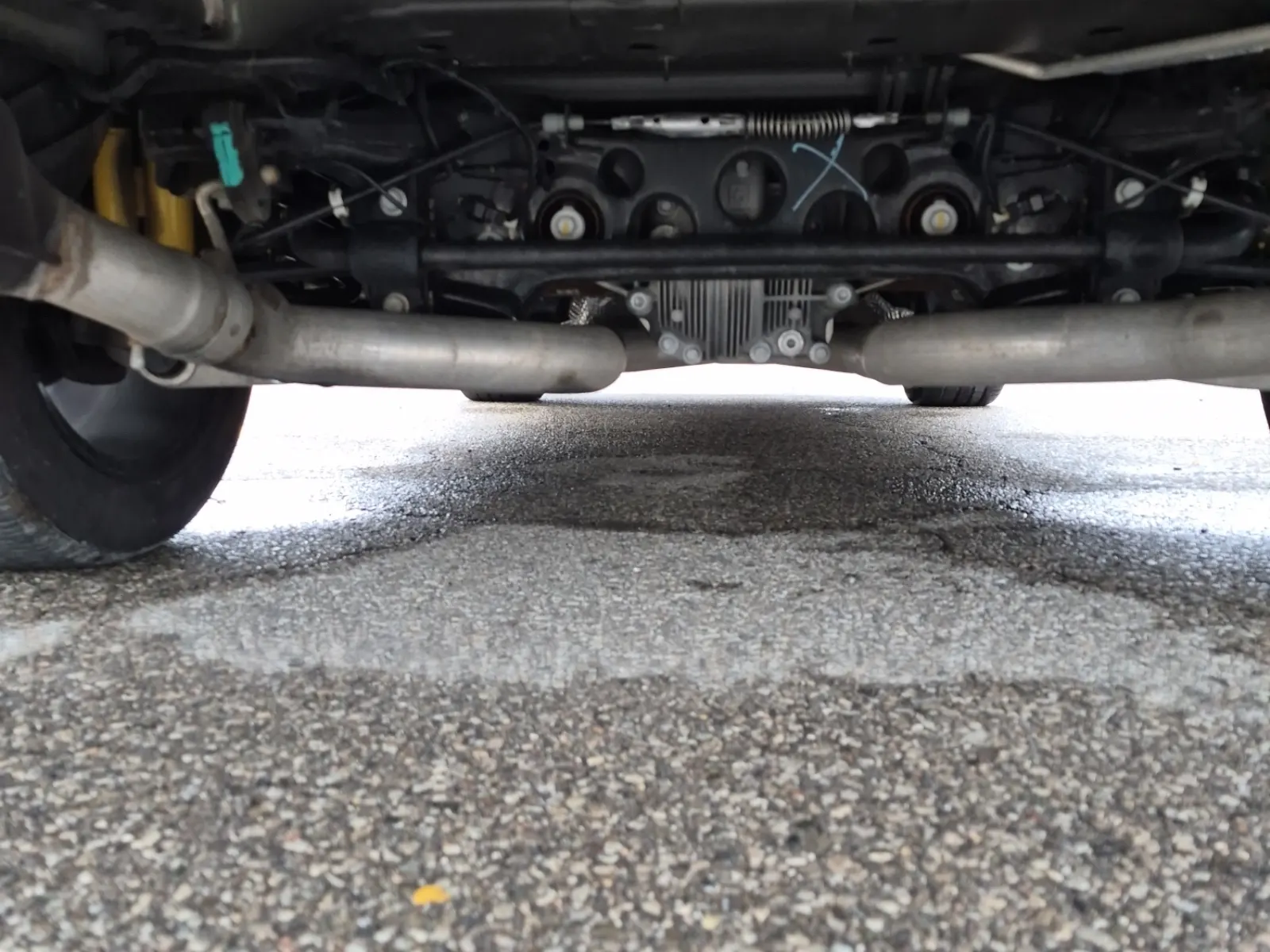 Undercarriage - Rear Photo