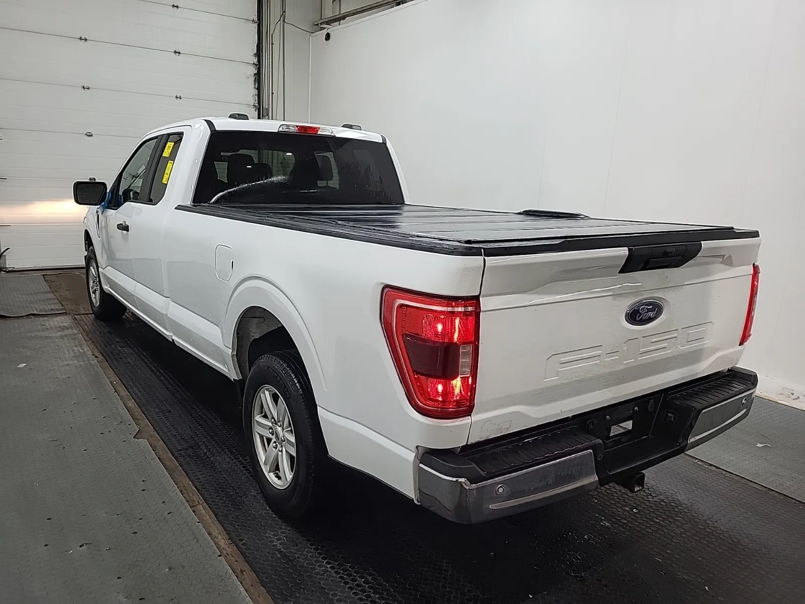 Driver Rear 3/4 Photo