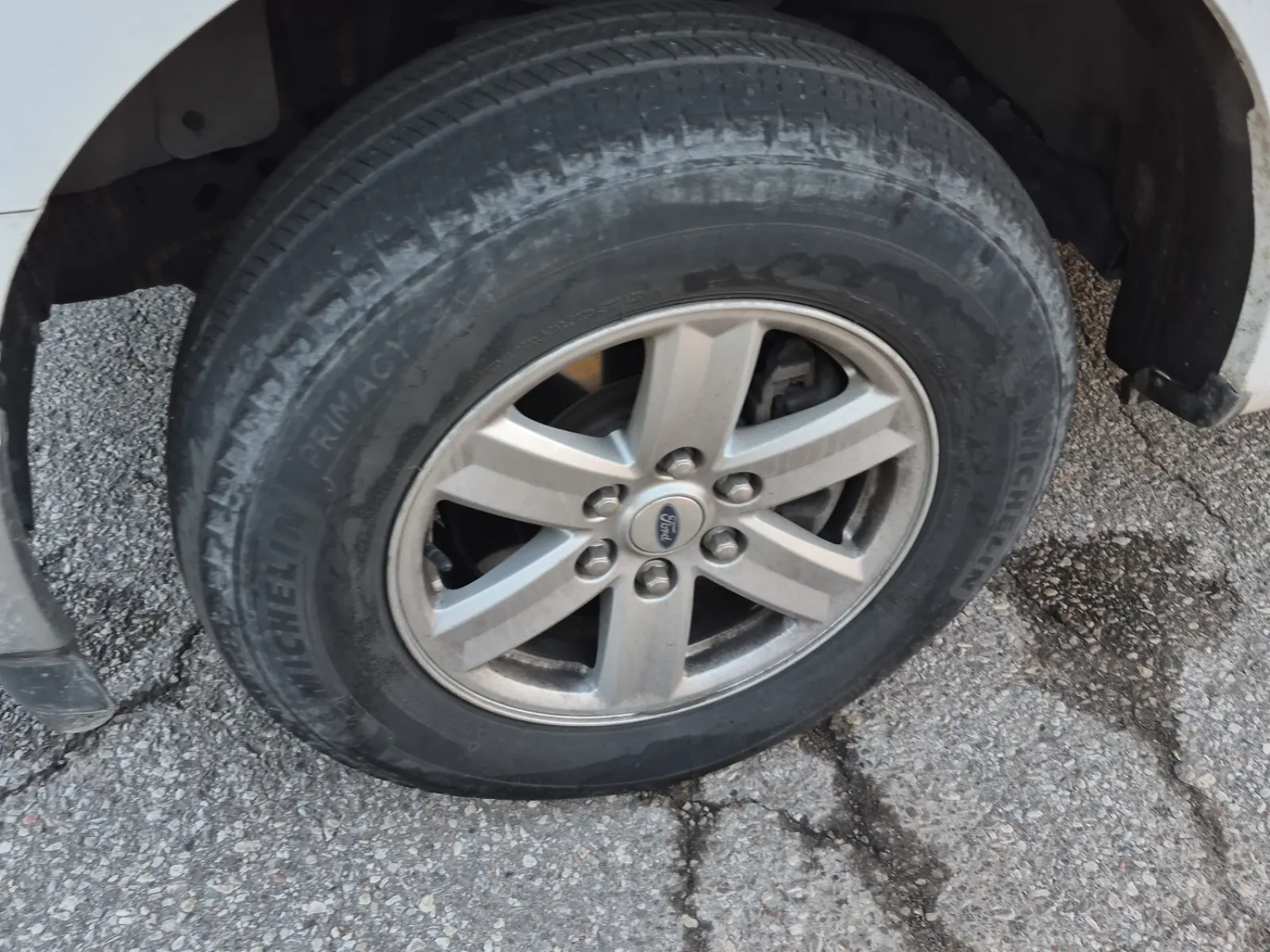Front driver wheel/tire photo