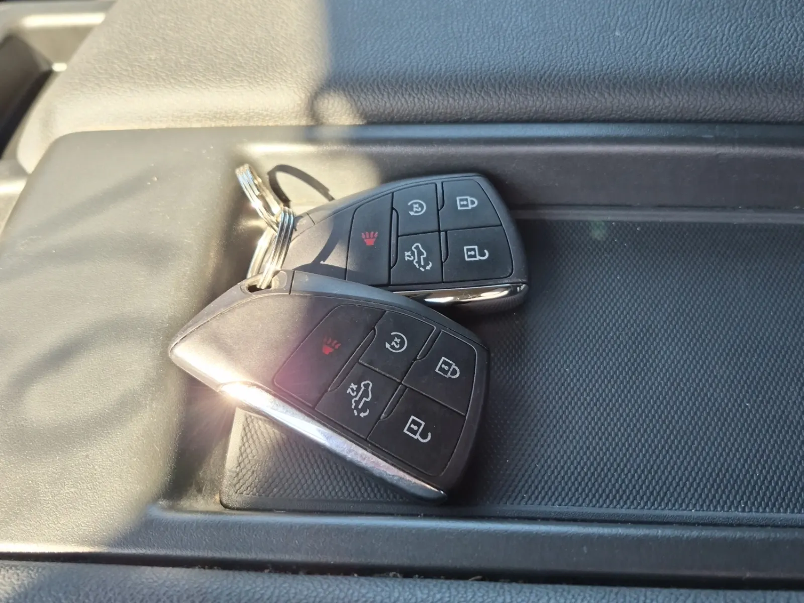 Keys/Fobs/Manual Photo