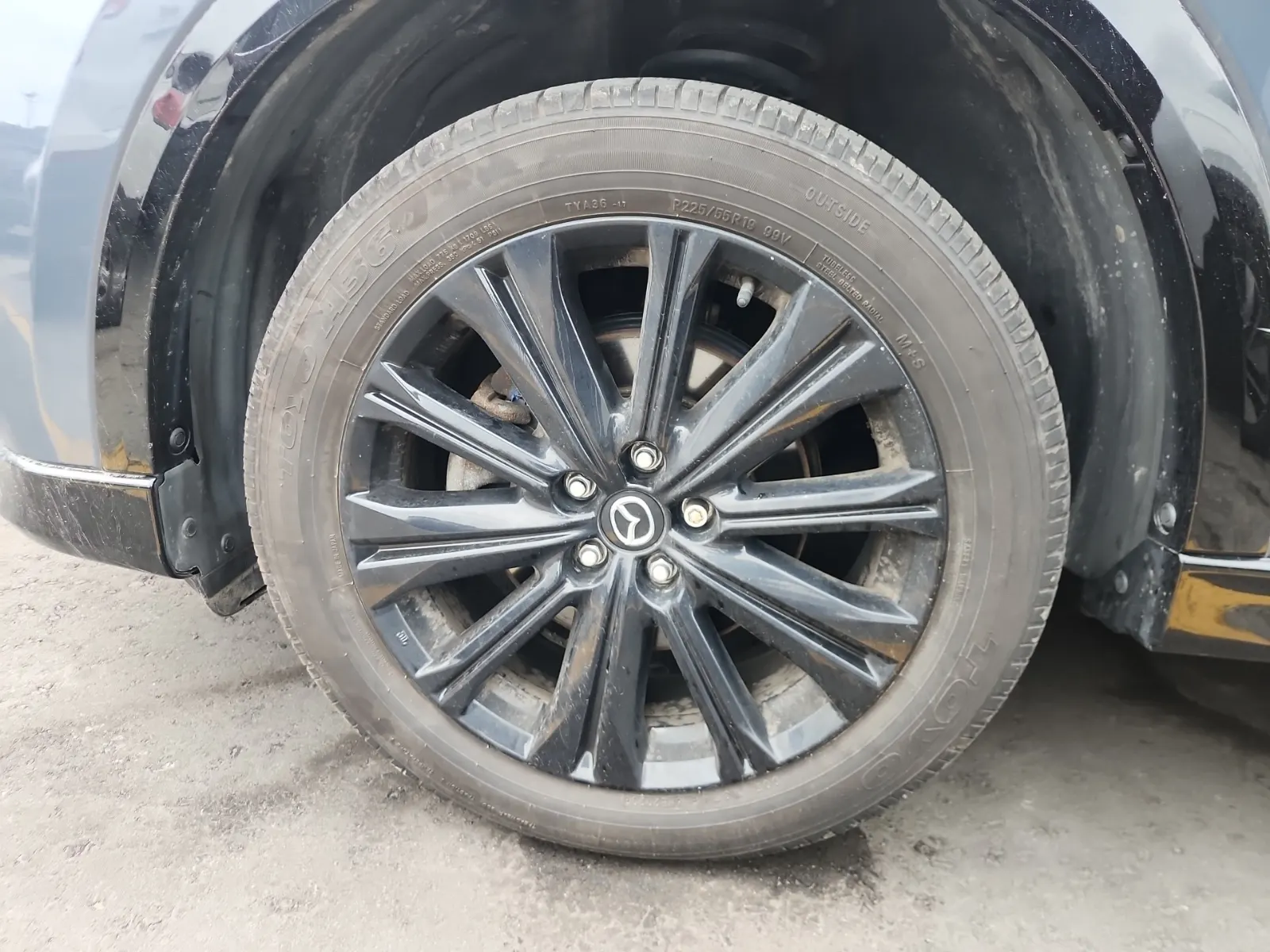 Front driver wheel/tire photo