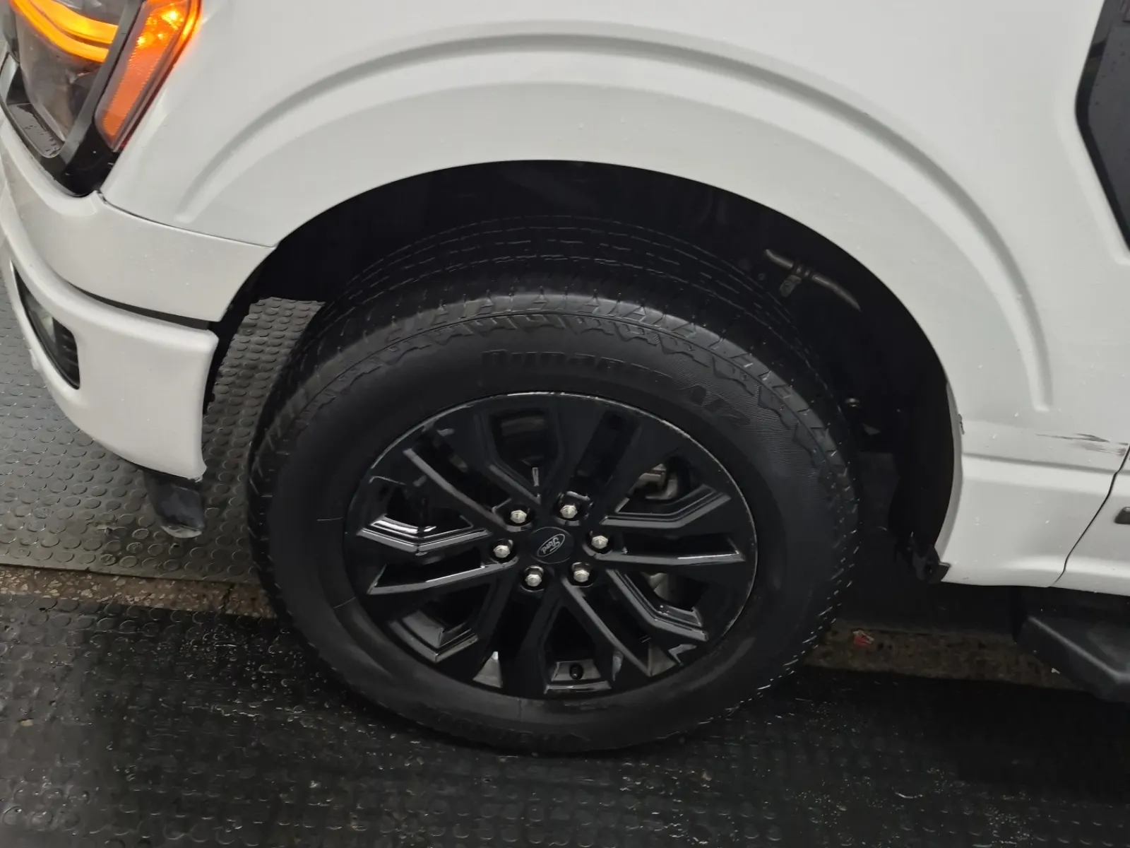 Front driver wheel/tire photo