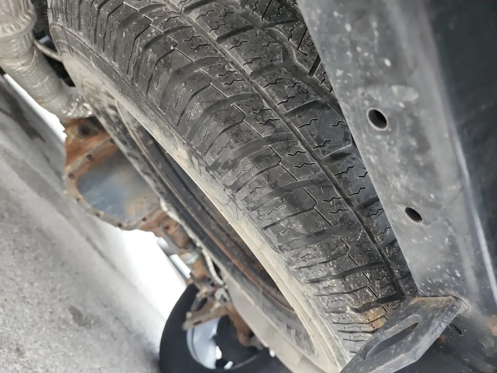 Spare Tire & Wheel Photo