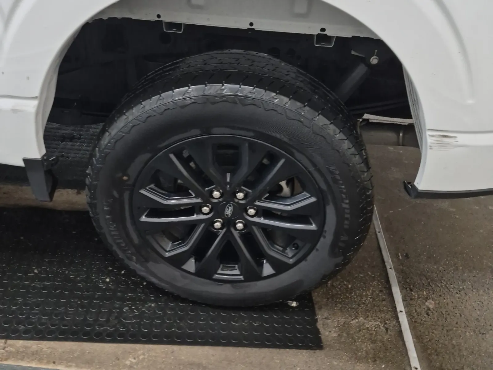 Left Rear Wheel/Tire Photo