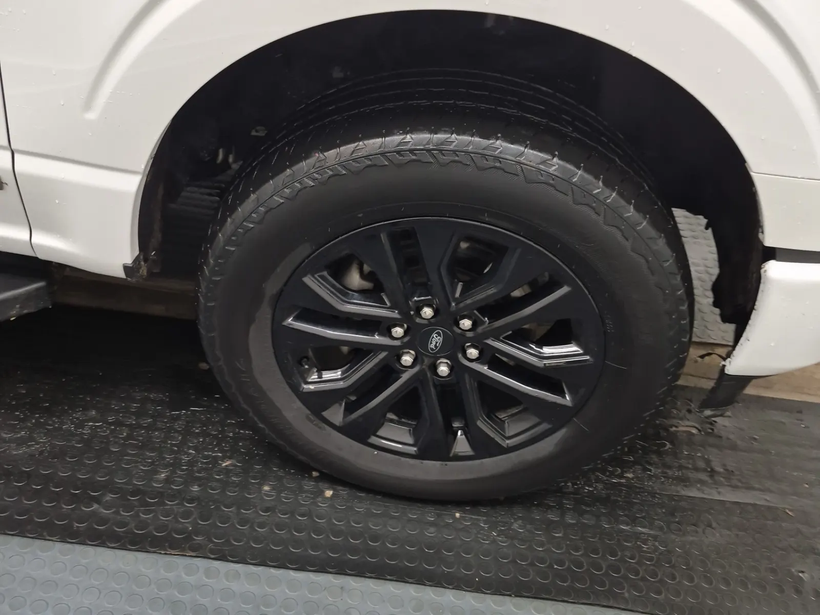 Right Front Wheel/Tire Photo