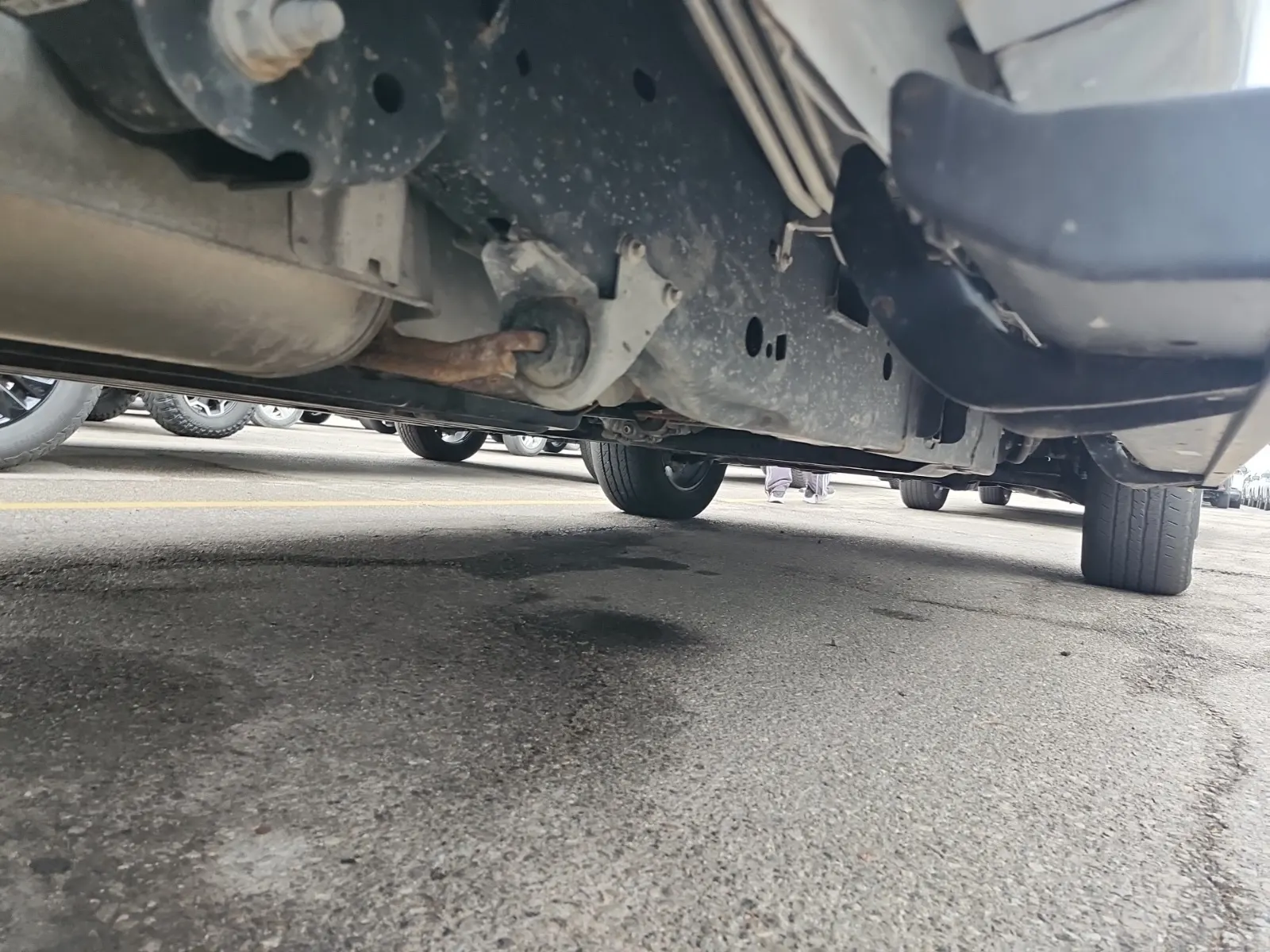Undercarriage - Passenger Photo
