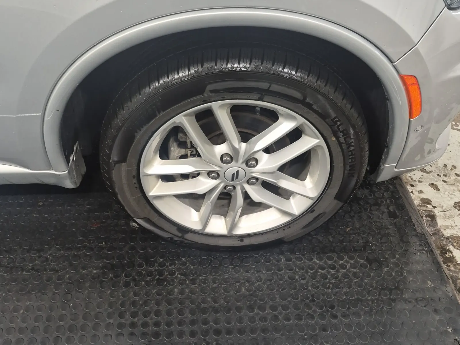 Right Front Wheel/Tire Photo
