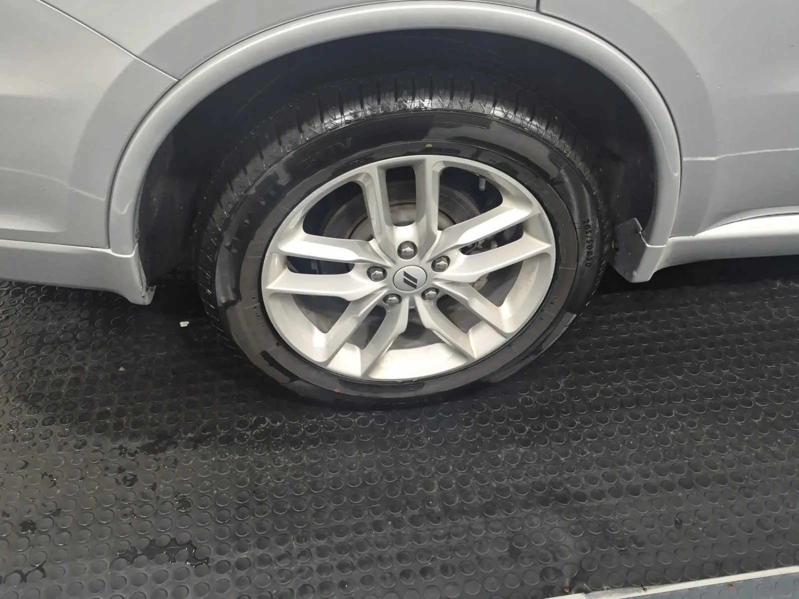Right Rear Wheel/Tire Photo