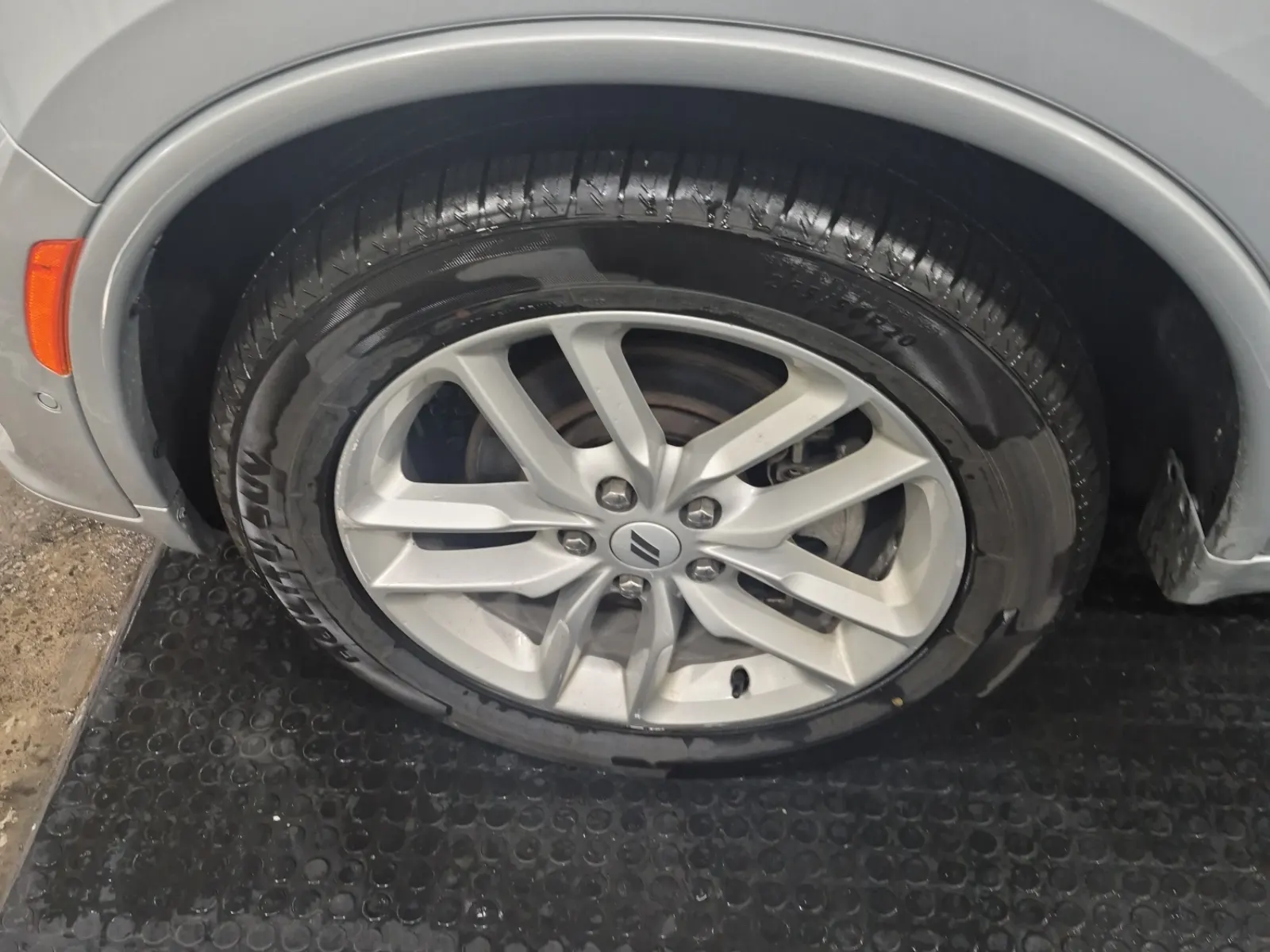 Front driver wheel/tire photo