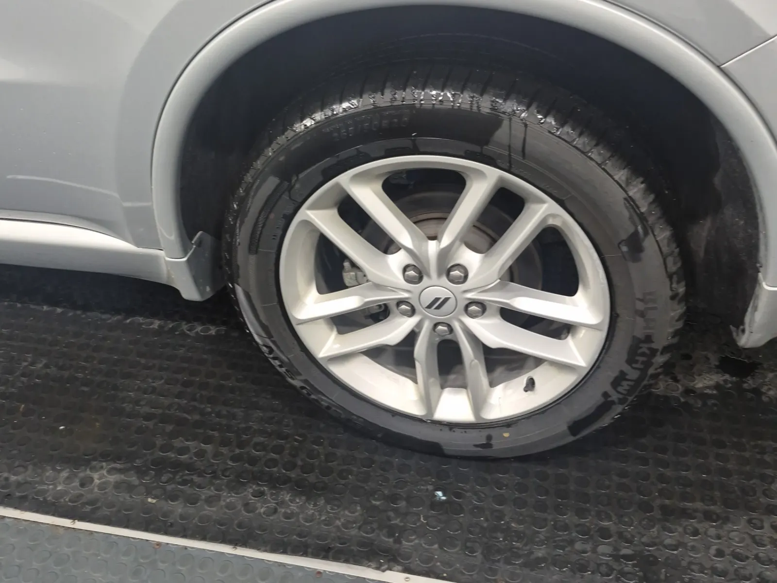 Left Rear Wheel/Tire Photo