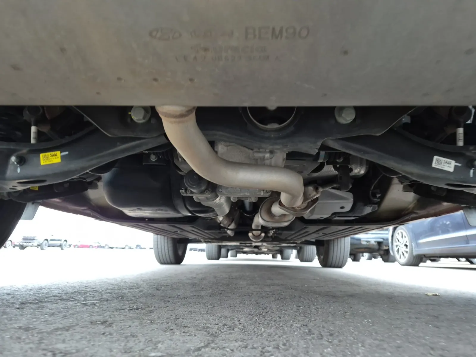 Undercarriage - Rear Photo