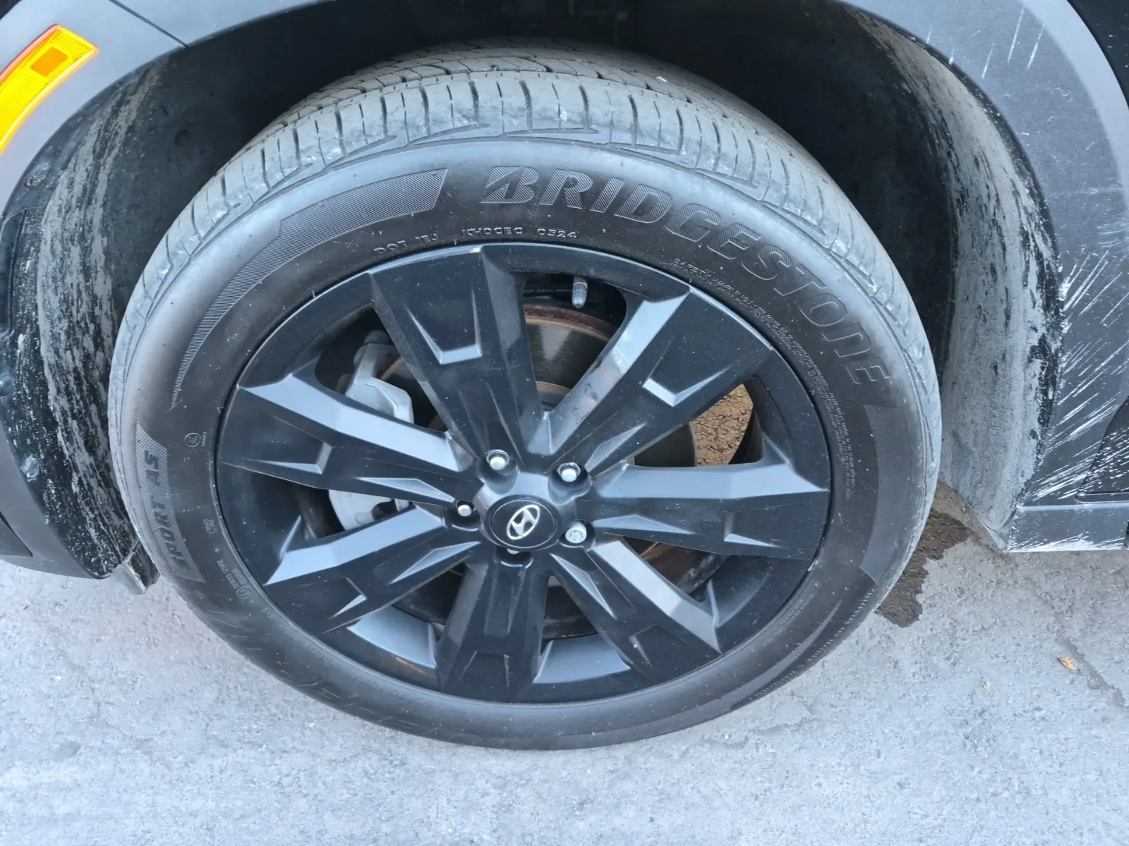 Front driver wheel/tire photo