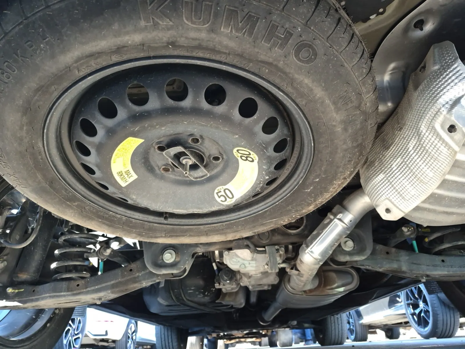 Undercarriage - Rear Photo