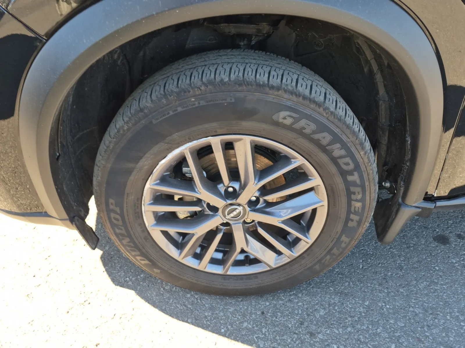Front driver wheel/tire photo