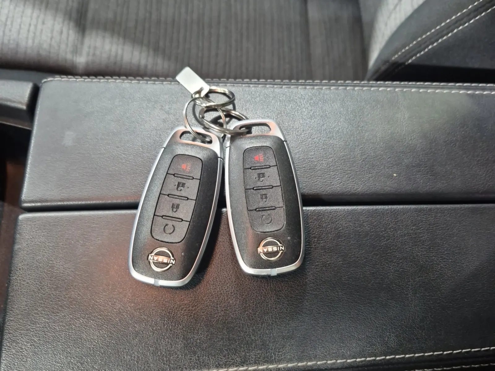Keys/Fobs/Manual Photo